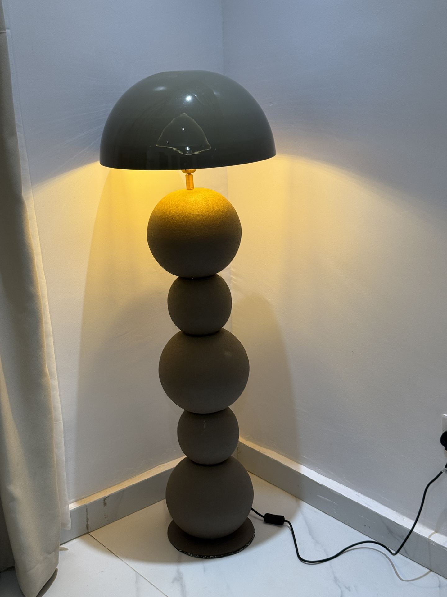 Sculptural table lamp casting warm light in the Majoro residence
